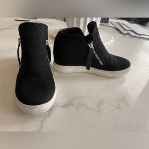 Women's Black Prevale Wedge Sneakers